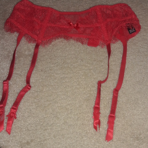 Two piece VS lingerie ❤🖤 - Picture 7 of 8